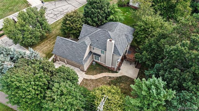 6304 Pennington Drive, White Lake, MI 48383