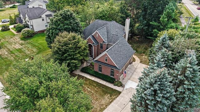 6304 Pennington Drive, White Lake, MI 48383