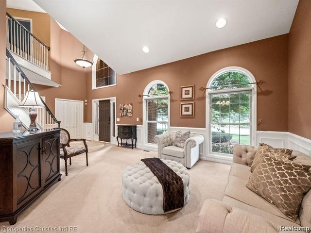 6304 Pennington Drive, White Lake, MI 48383