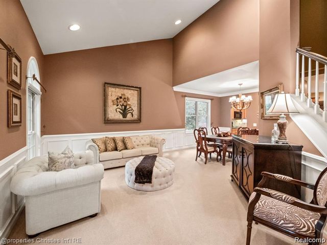 6304 Pennington Drive, White Lake, MI 48383