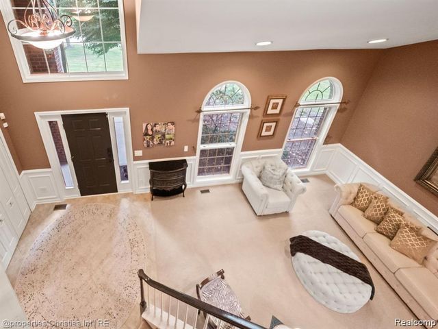 6304 Pennington Drive, White Lake, MI 48383