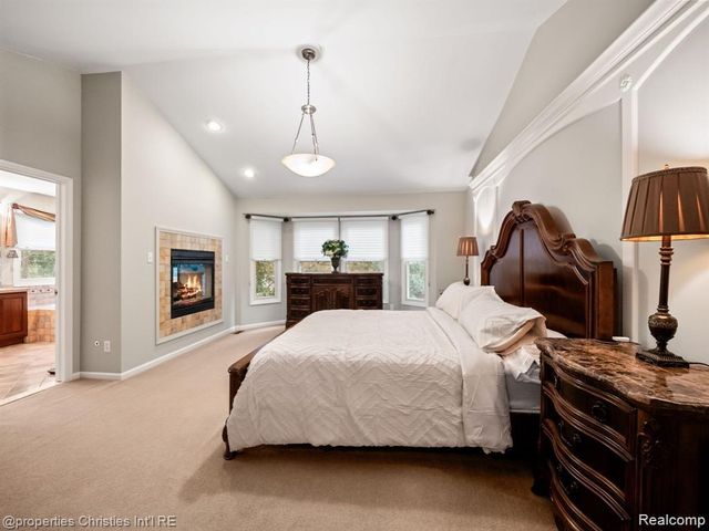 6304 Pennington Drive, White Lake, MI 48383