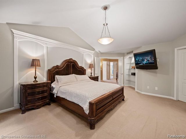 6304 Pennington Drive, White Lake, MI 48383