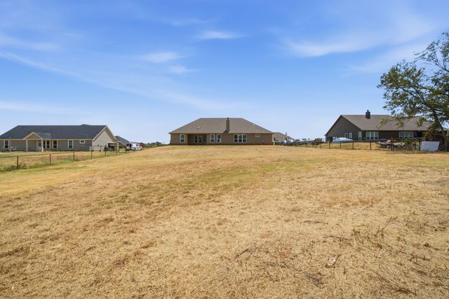 1009 Northern Oaks Court, Springtown, TX 76082