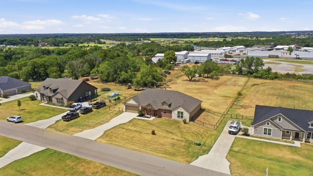 1009 Northern Oaks Court, Springtown, TX 76082