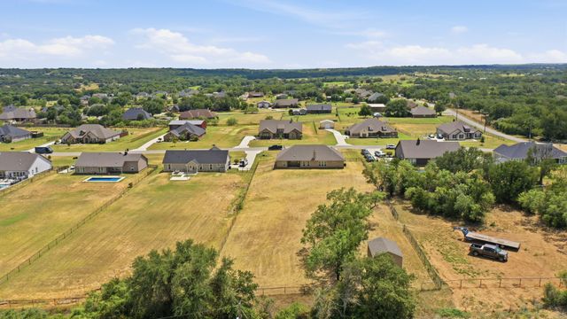 1009 Northern Oaks Court, Springtown, TX 76082
