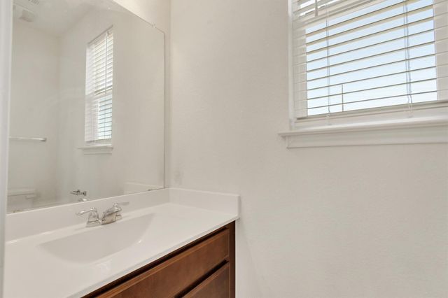 401 Briarfield DR, Seguin, TX 78155