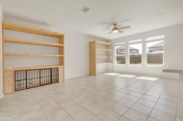 401 Briarfield DR, Seguin, TX 78155