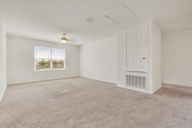 401 Briarfield DR, Seguin, TX 78155