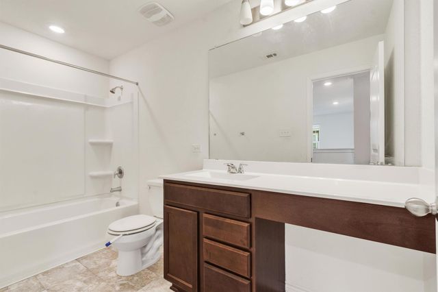 401 Briarfield DR, Seguin, TX 78155