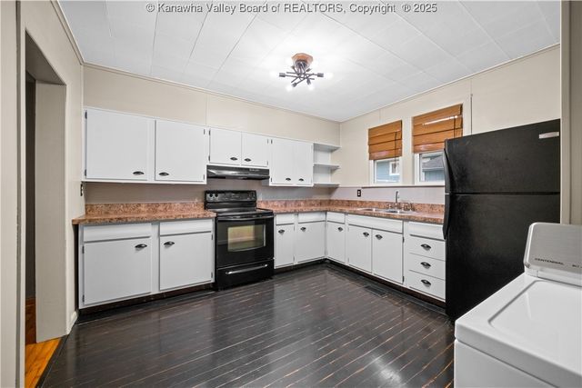 1628 16th Street, Nitro, WV 25143