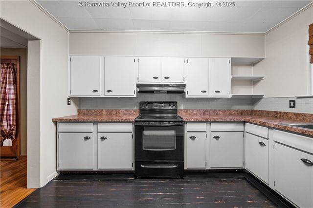 1628 16th Street, Nitro, WV 25143