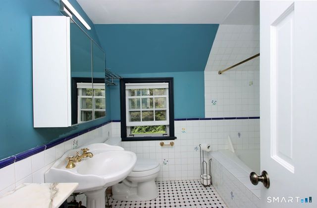 1670 Hartford Turnpike, North Haven, CT 06473