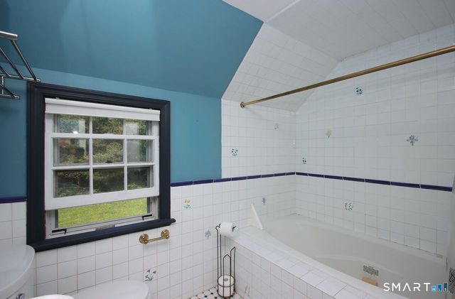 1670 Hartford Turnpike, North Haven, CT 06473
