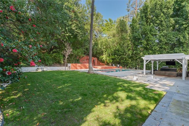 20183 Allentown Drive, Woodland Hills (los Angeles), CA 91364