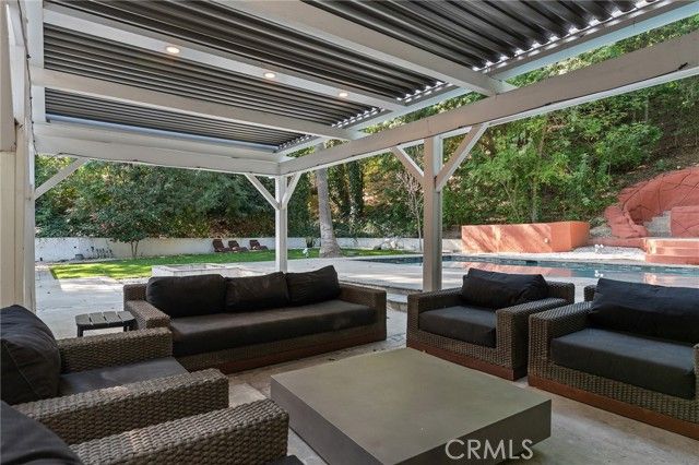 20183 Allentown Drive, Woodland Hills (los Angeles), CA 91364