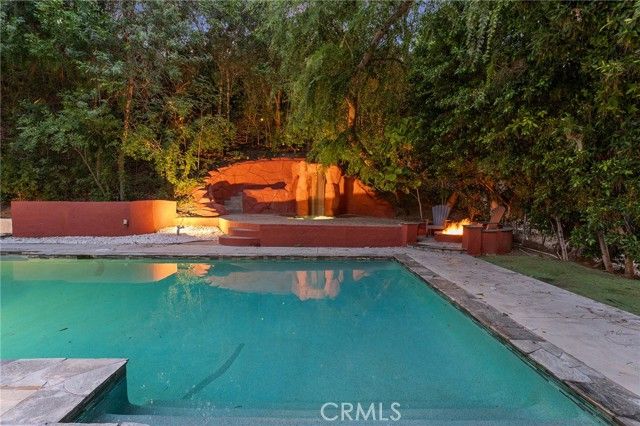 20183 Allentown Drive, Woodland Hills (los Angeles), CA 91364