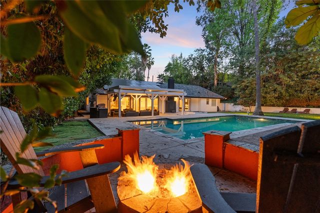 20183 Allentown Drive, Woodland Hills (los Angeles), CA 91364