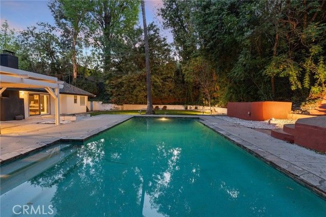 20183 Allentown Drive, Woodland Hills (los Angeles), CA 91364