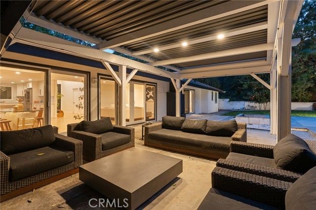 20183 Allentown Drive, Woodland Hills (los Angeles), CA 91364