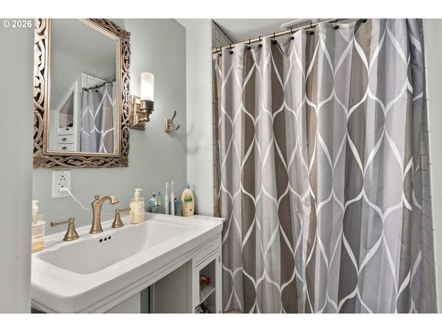 615 E 31ST St, Vancouver, WA 98663