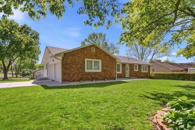 402 S Harrison Street, Spring Hill, KS 66083