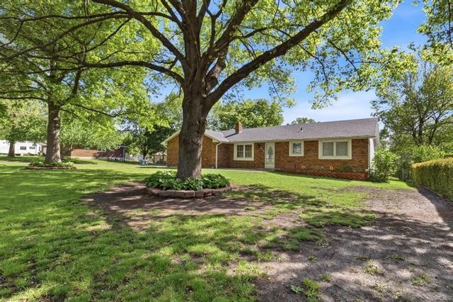 402 S Harrison Street, Spring Hill, KS 66083