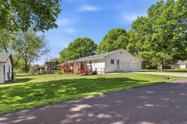 402 S Harrison Street, Spring Hill, KS 66083
