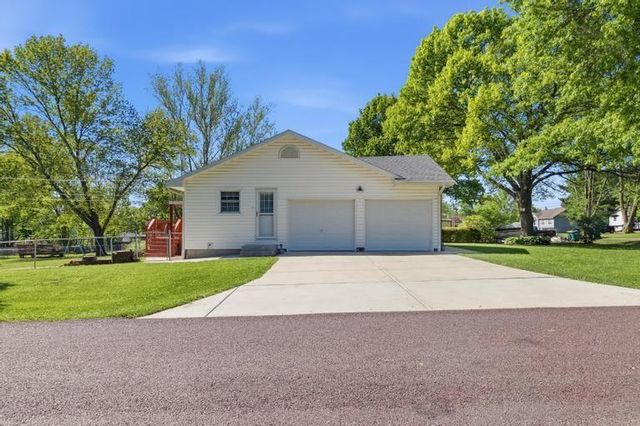 402 S Harrison Street, Spring Hill, KS 66083