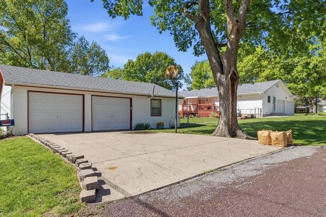402 S Harrison Street, Spring Hill, KS 66083