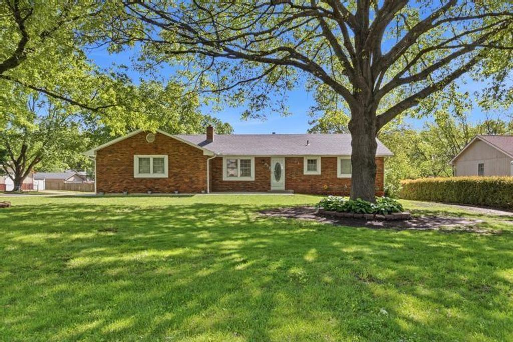 402 S Harrison Street, Spring Hill, KS 66083