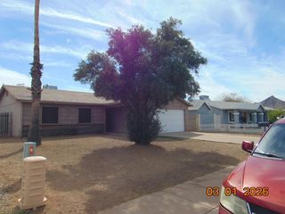 3329 E Gelding Drive, Phoenix, AZ 85032