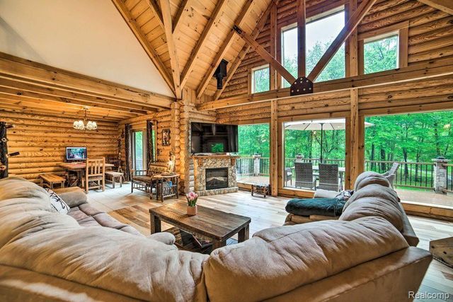 4380 Donnely Road, Leoni Township, MI 49201