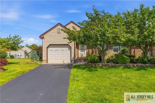 11 John Hancock Drive B, Monroe, NJ 08831