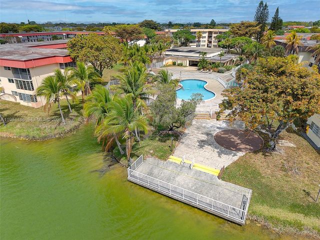 19001 NE 14th Ave 221, Miami, FL 33179