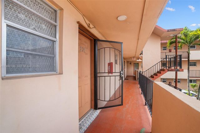 19001 NE 14th Ave 221, Miami, FL 33179
