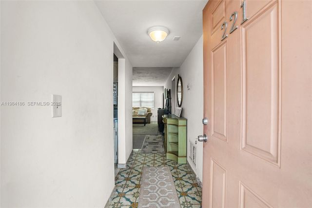 19001 NE 14th Ave 221, Miami, FL 33179