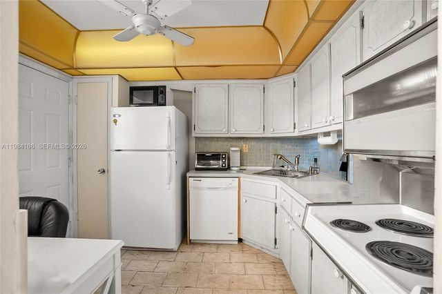 19001 NE 14th Ave 221, Miami, FL 33179