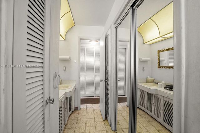 19001 NE 14th Ave 221, Miami, FL 33179