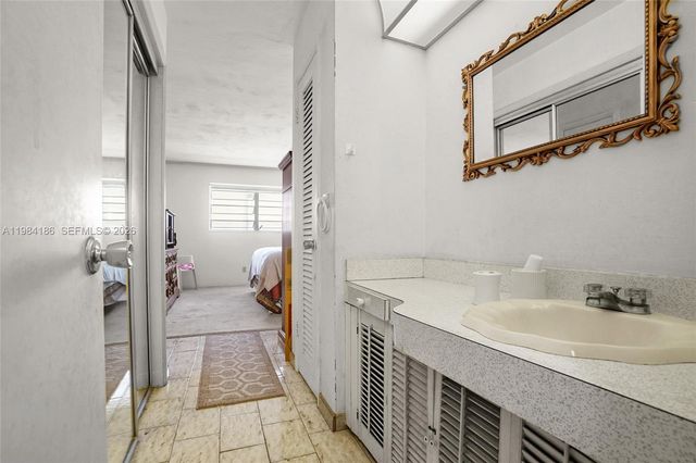 19001 NE 14th Ave 221, Miami, FL 33179