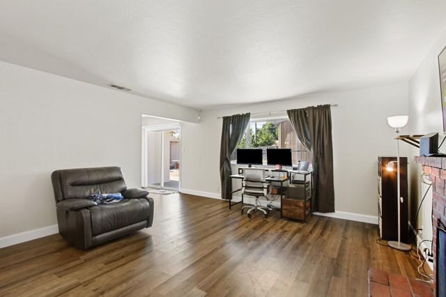 3020 Mills Park Ln, Rancho Cordova, CA 95670