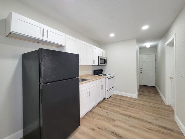 711 Avenue A 1, La Marque, TX 77568