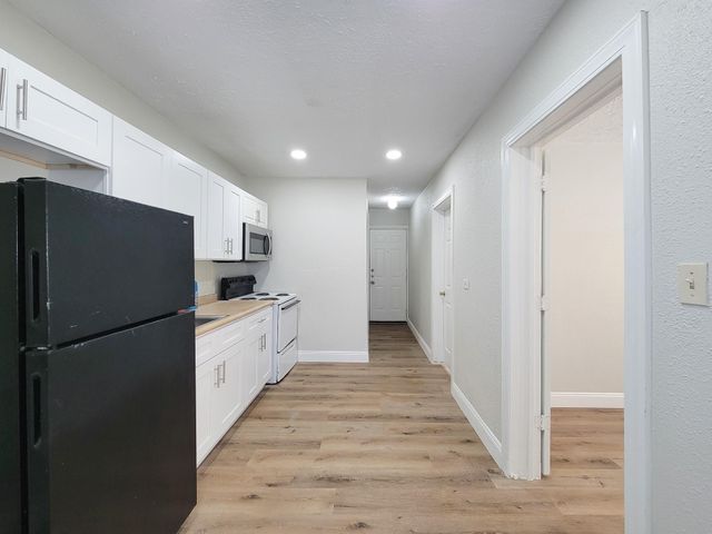 711 Avenue A 1, La Marque, TX 77568