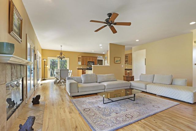 392 County Road B, Fontana, WI 53125