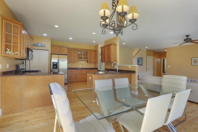392 County Road B, Fontana, WI 53125