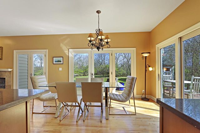 392 County Road B, Fontana, WI 53125