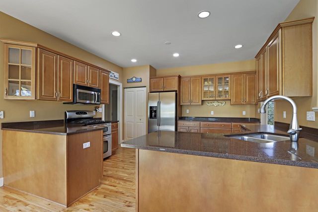 392 County Road B, Fontana, WI 53125