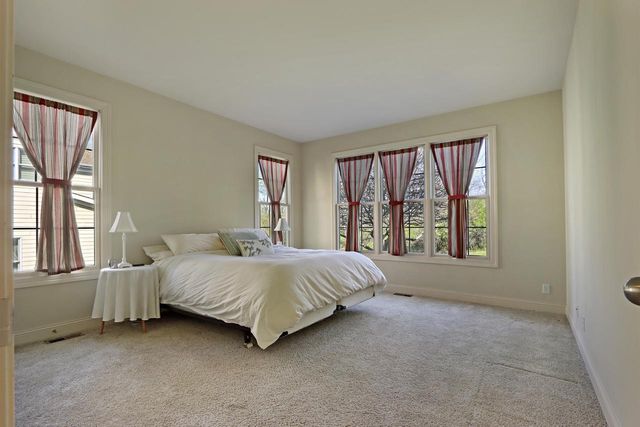 392 County Road B, Fontana, WI 53125