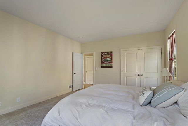 392 County Road B, Fontana, WI 53125
