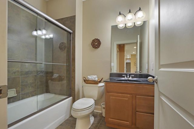 392 County Road B, Fontana, WI 53125